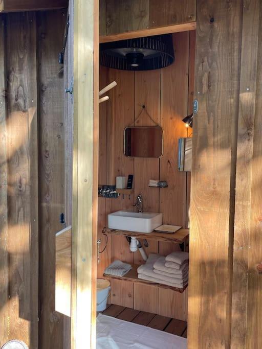 Luxury tent Dome Insolite Cedre Jacuzzi Et Petits Dejeuners Inclus Lagraulet-du-Gers