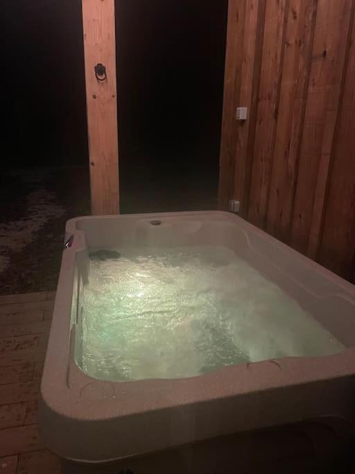 Dome Insolite Cedre Jacuzzi Et Petits Dejeuners Inclus Luxury tent *