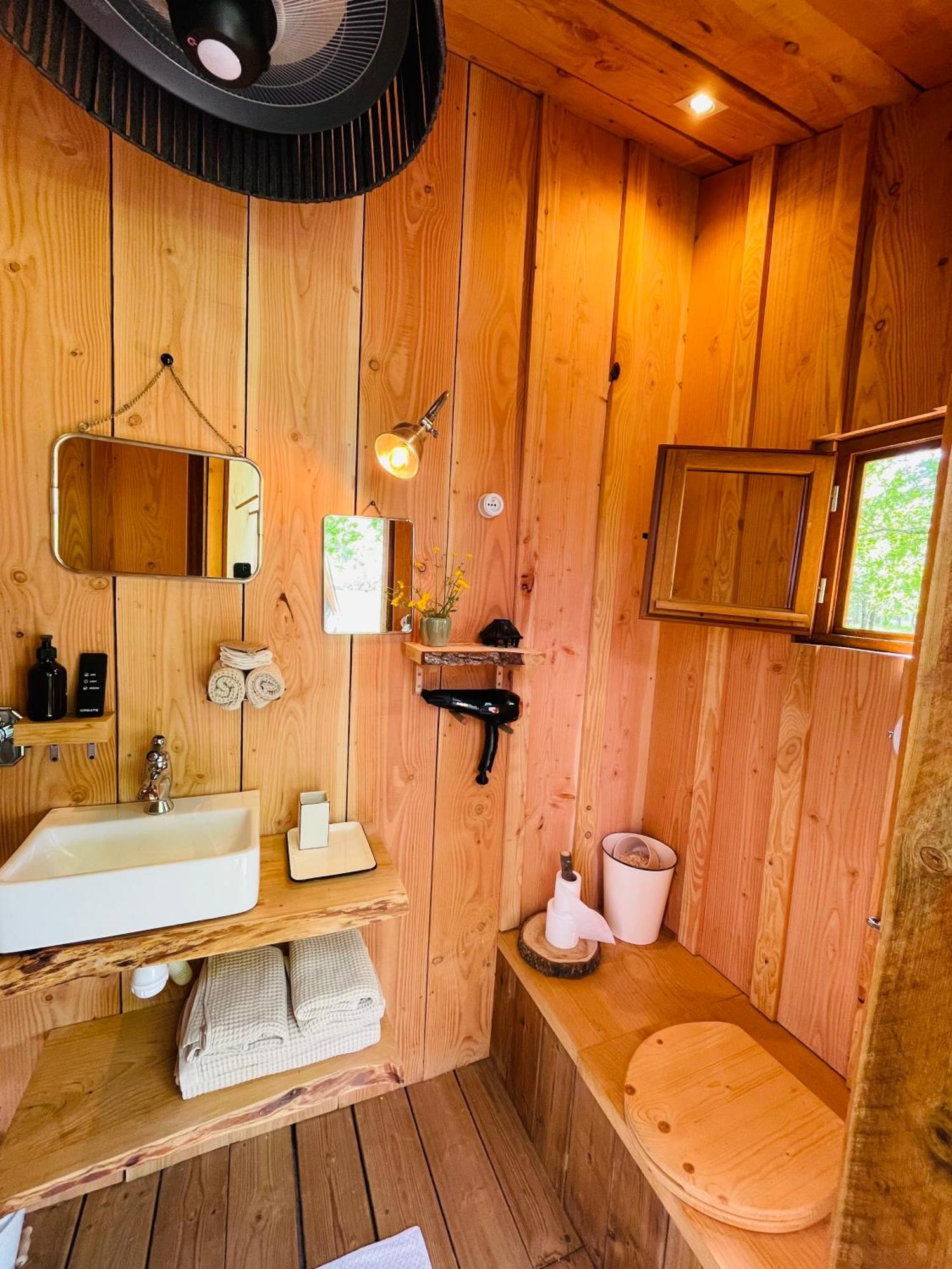 Dome Insolite Cedre Jacuzzi Et Petits Dejeuners Inclus Luxury tent *